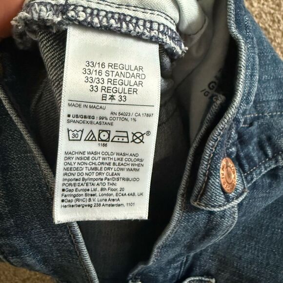 GAP 9" High Rise Bermuda Shorts in Medium Wash - Size 16 - Picture 5 of 5